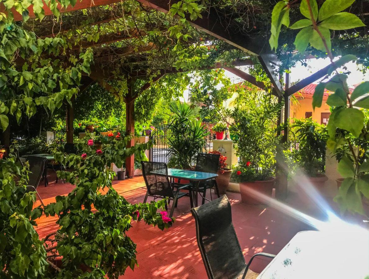 Ulysses Hotel Methoni  Exterior foto